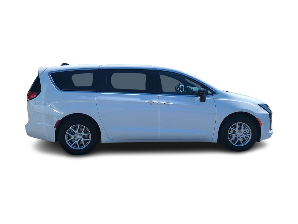 Thumbnail: 2027 Chrysler Pacifica - 20