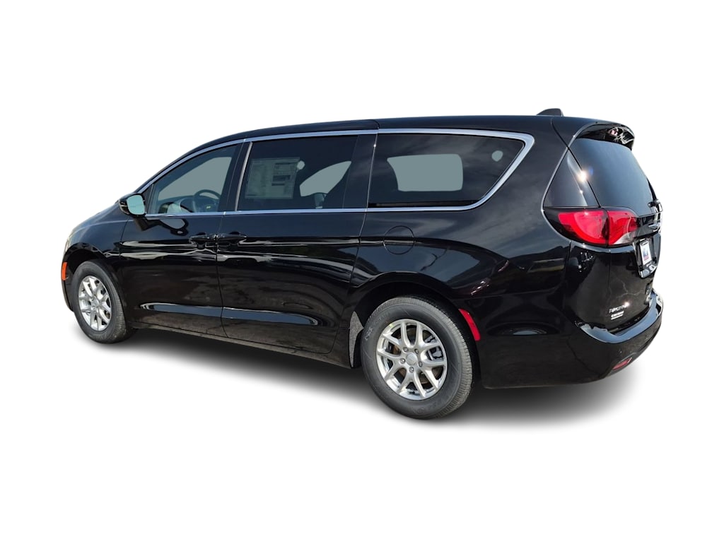Thumbnail: 2027 Chrysler Pacifica - 4