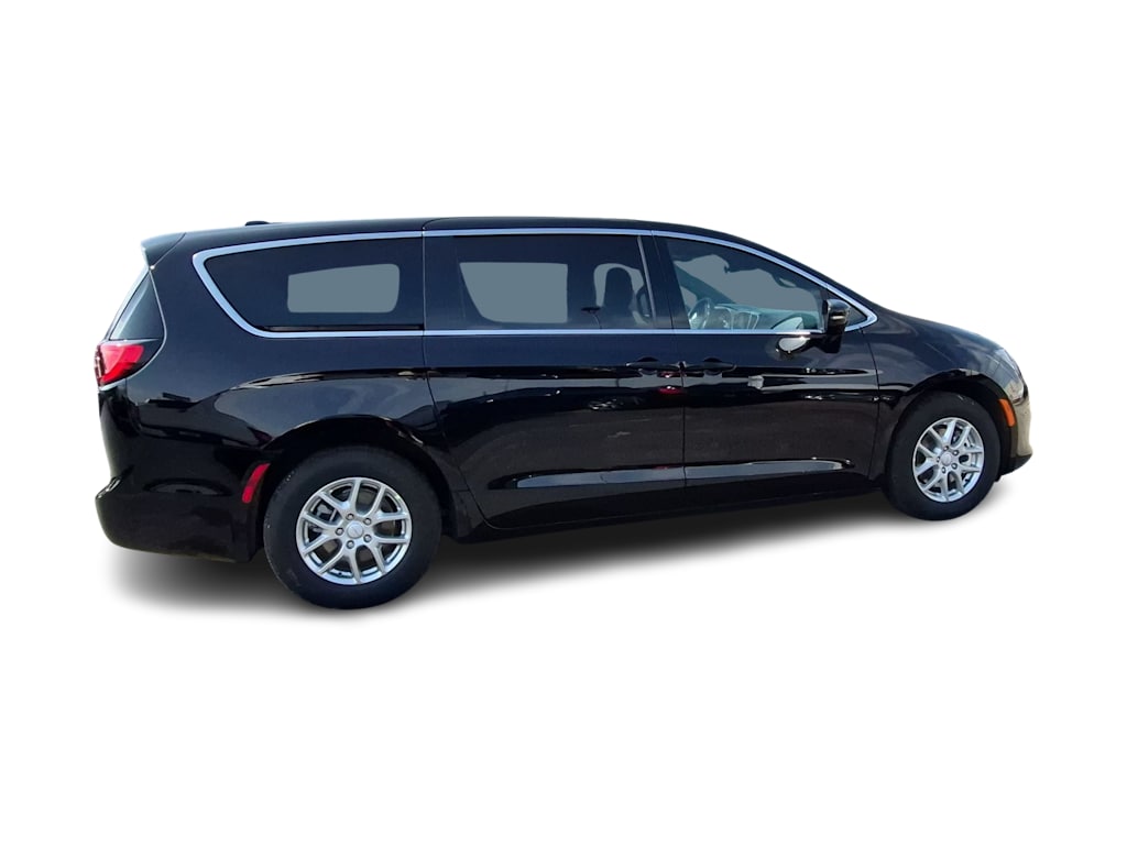 Thumbnail: 2027 Chrysler Pacifica - 18