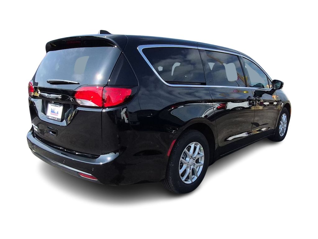 Thumbnail: 2027 Chrysler Pacifica - 17