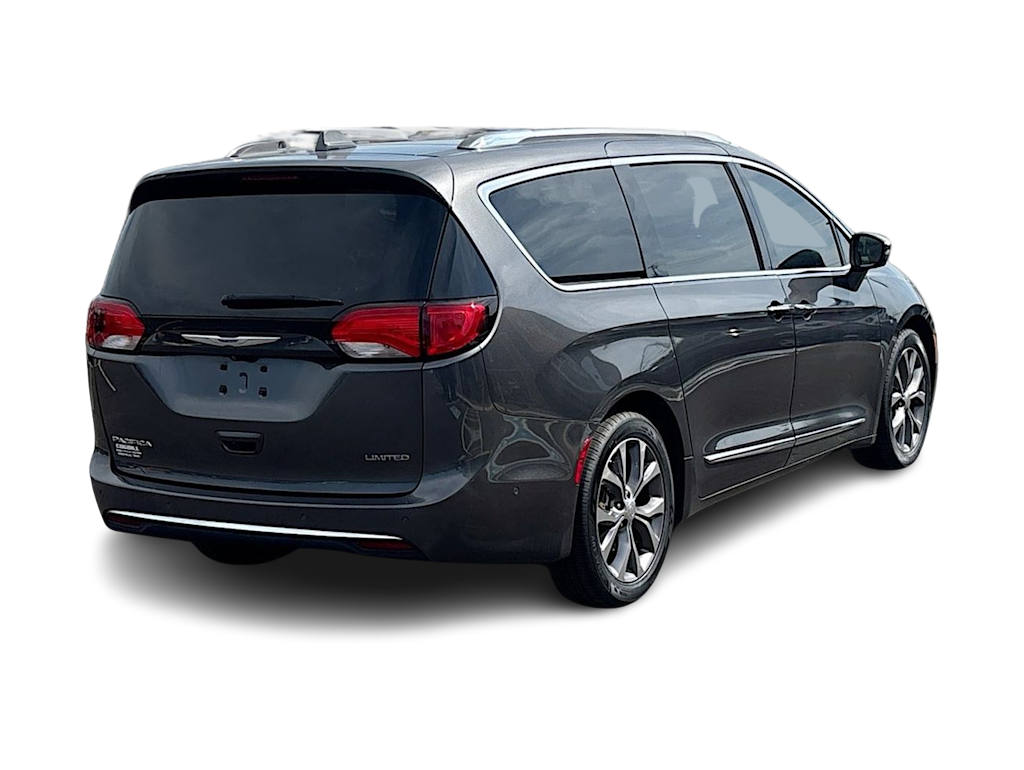 Thumbnail: 2019 Chrysler Pacifica - 20