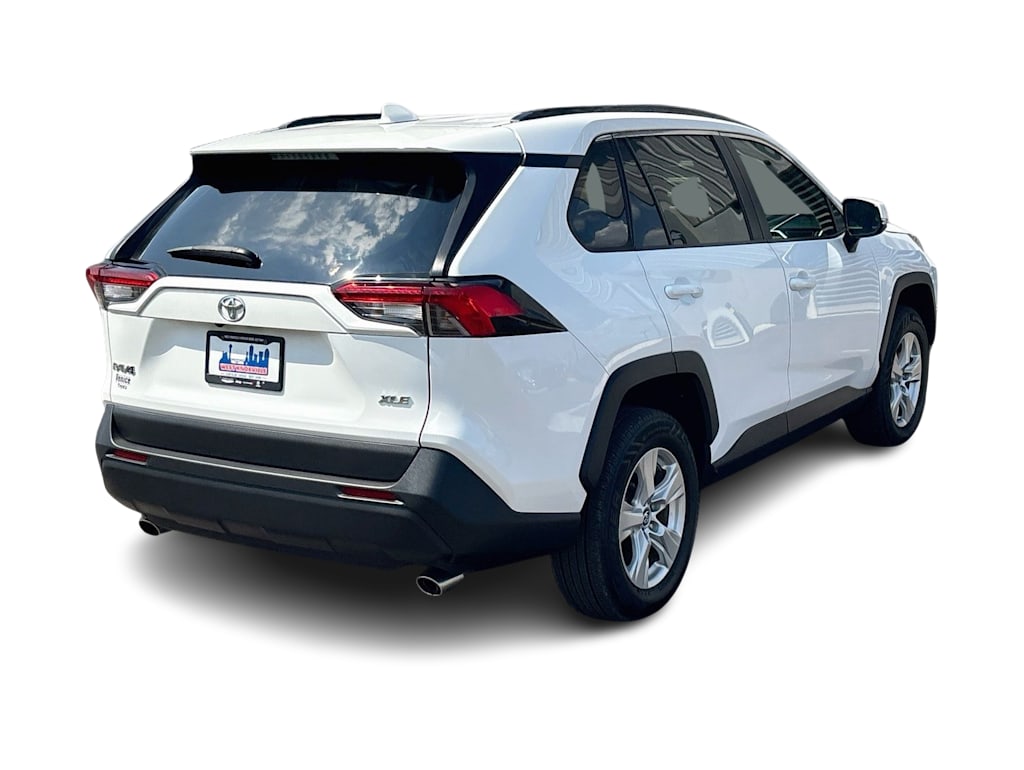 Thumbnail: 2021 Toyota RAV4 - 23