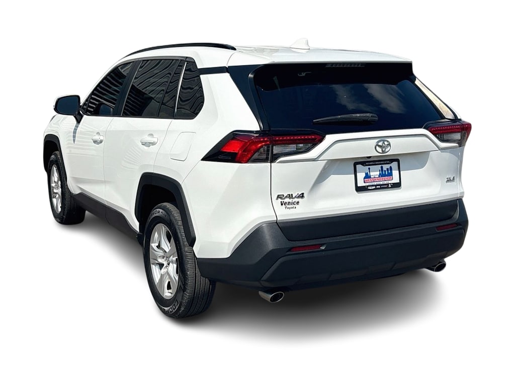 Thumbnail: 2021 Toyota RAV4 - 4