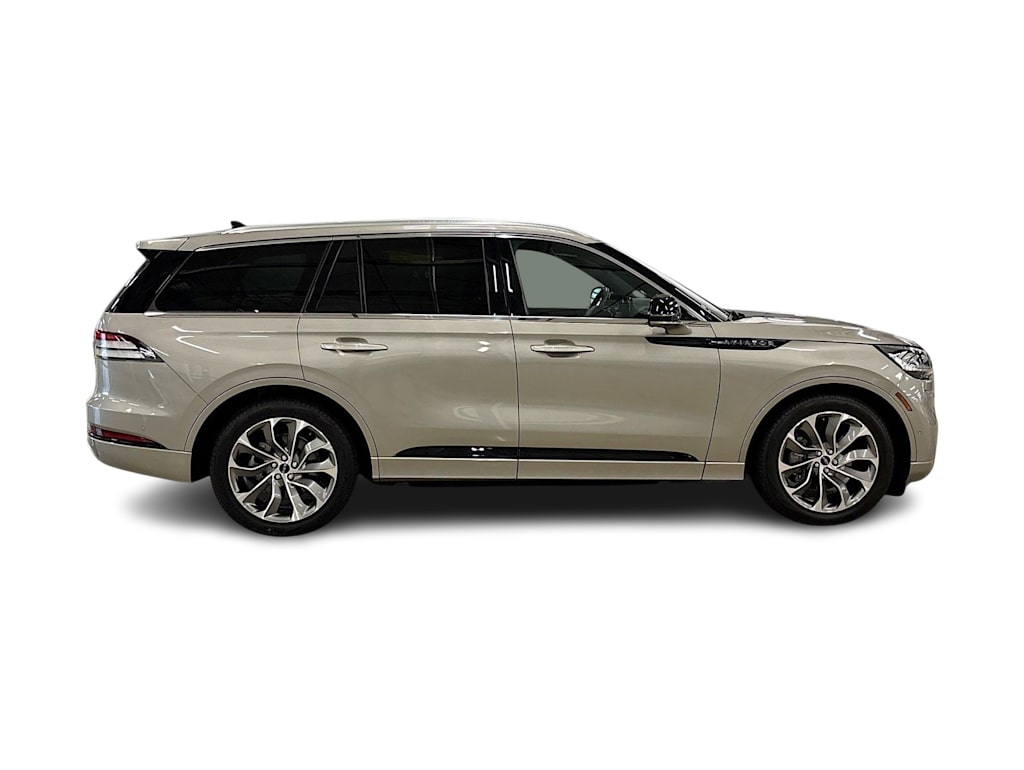Thumbnail: 2023 Lincoln Aviator - 21