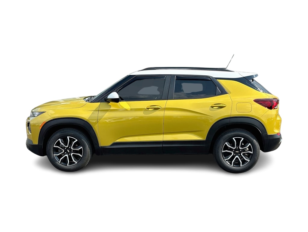 Thumbnail: 2023 Chevrolet TrailBlazer - 3