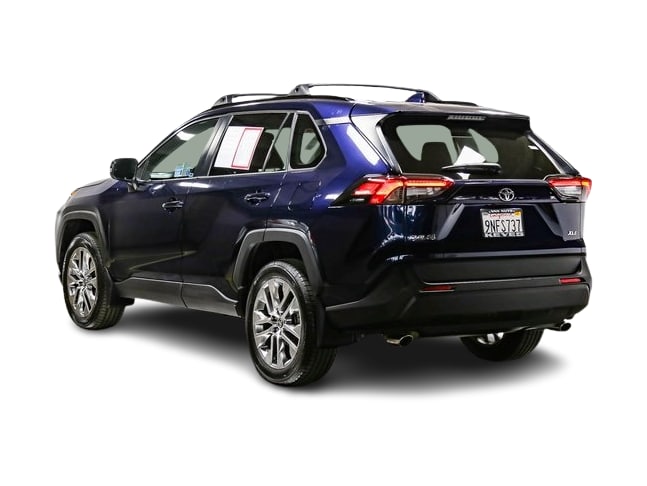 2021 Toyota RAV4 XLE Premium 3