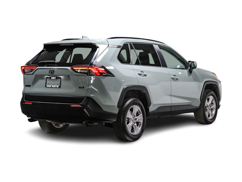 Thumbnail: 2022 Toyota RAV4 - 18