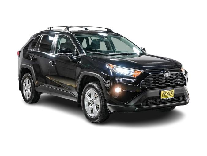 2020 Toyota RAV4 XLE 16