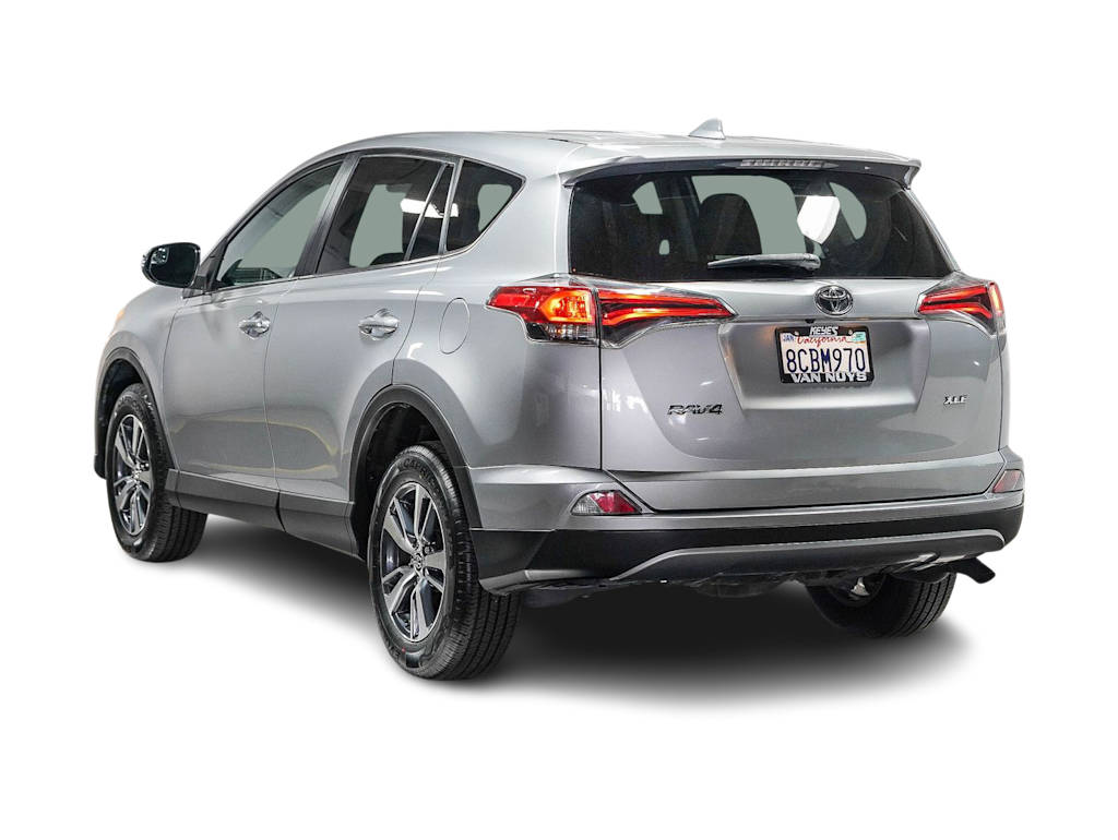 Thumbnail: 2018 Toyota RAV4 - 3