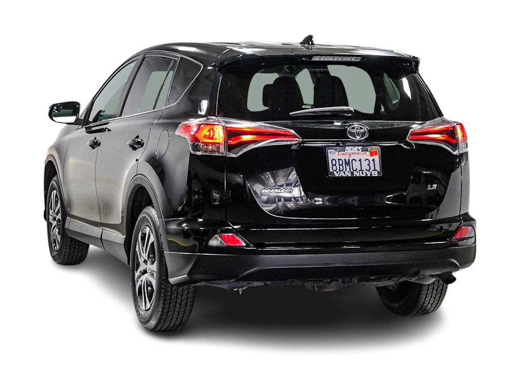 Thumbnail: 2018 Toyota RAV4 - 3