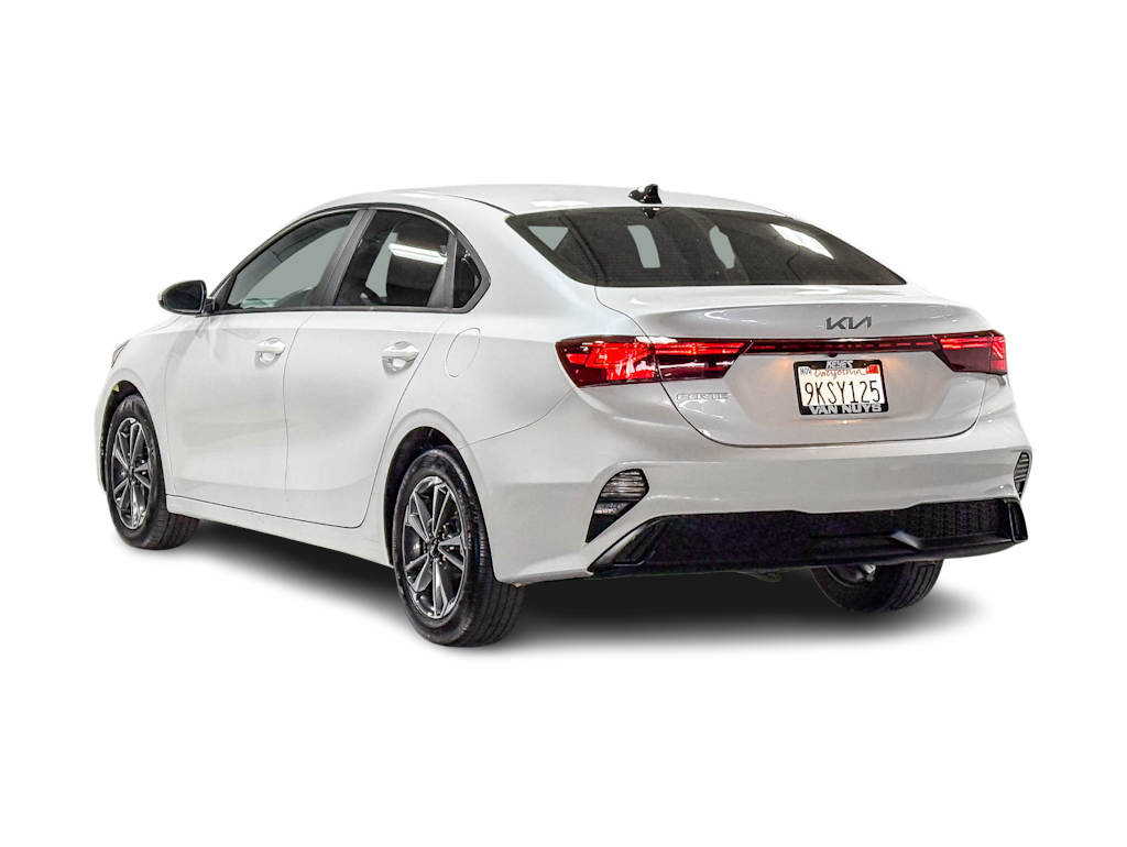 Thumbnail: 2024 Kia Forte - 3