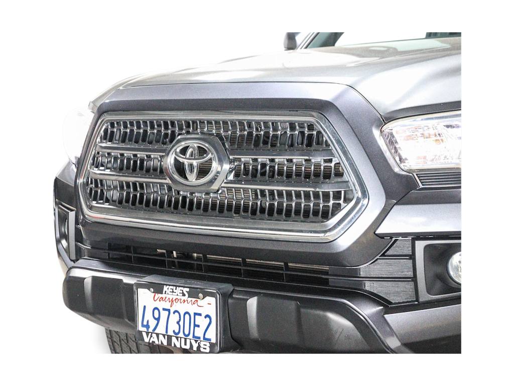 Thumbnail: 2017 Toyota Tacoma - 21