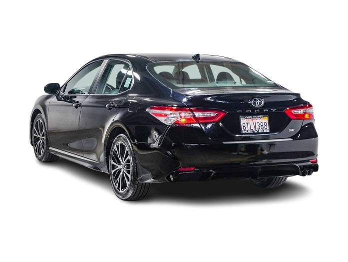 2020 Toyota Camry SE 3
