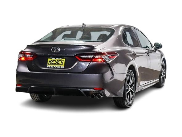 2021 Toyota Camry SE 18