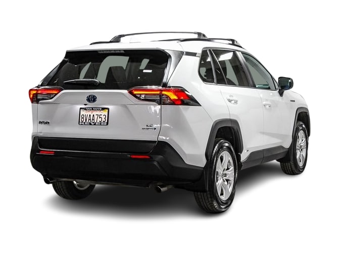 2021 Toyota RAV4 LE 18