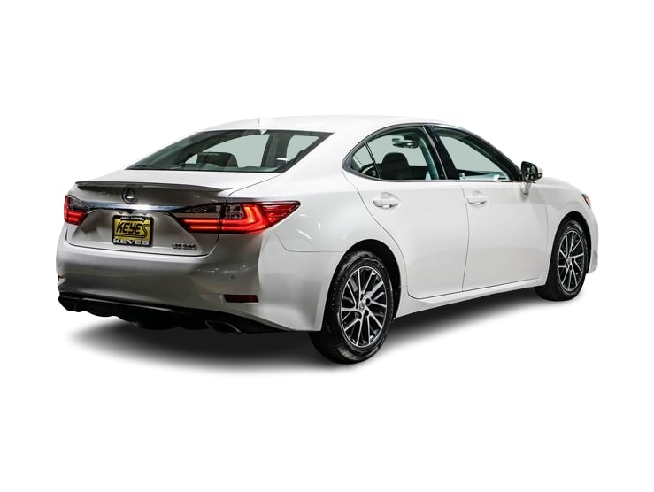 Thumbnail: 2016 Lexus ES - 18