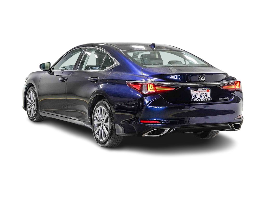 Thumbnail: 2019 Lexus ES - 3