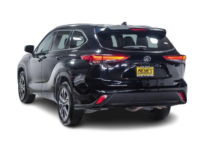 2021 Toyota Highlander XLE 3