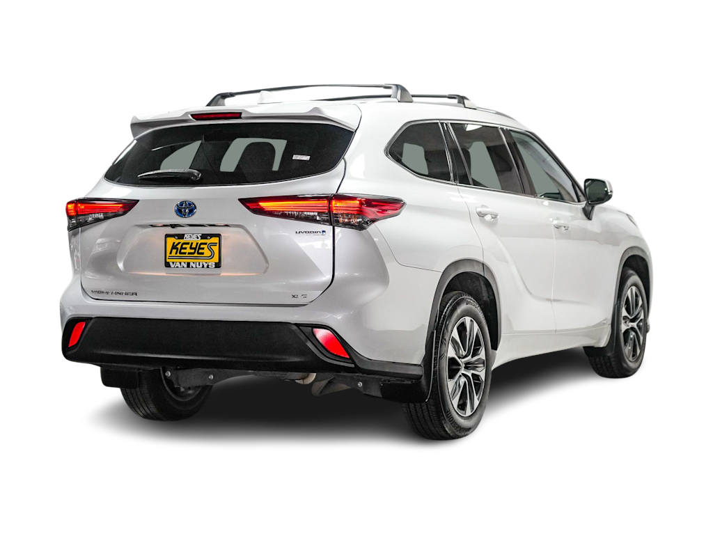 Thumbnail: 2022 Toyota Highlander - 18