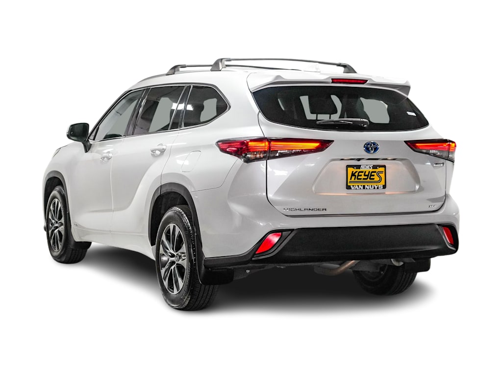 Thumbnail: 2022 Toyota Highlander - 3