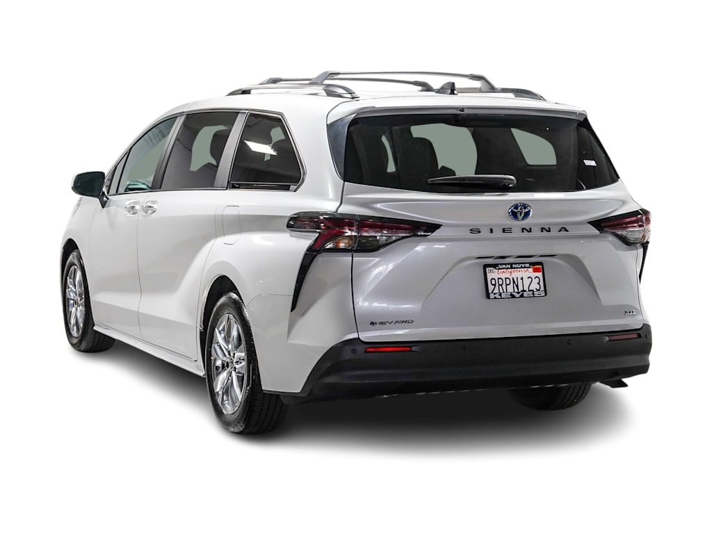Thumbnail: 2025 Toyota Sienna - 3