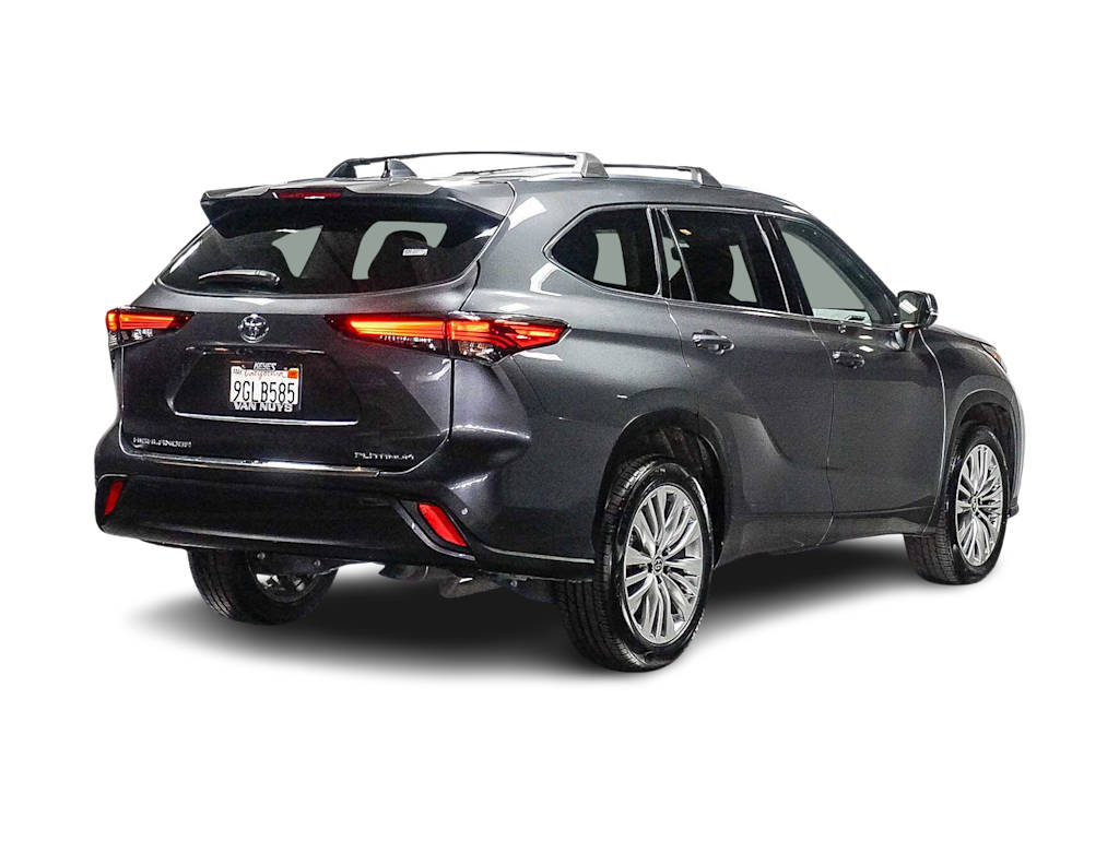 Thumbnail: 2023 Toyota Highlander - 20