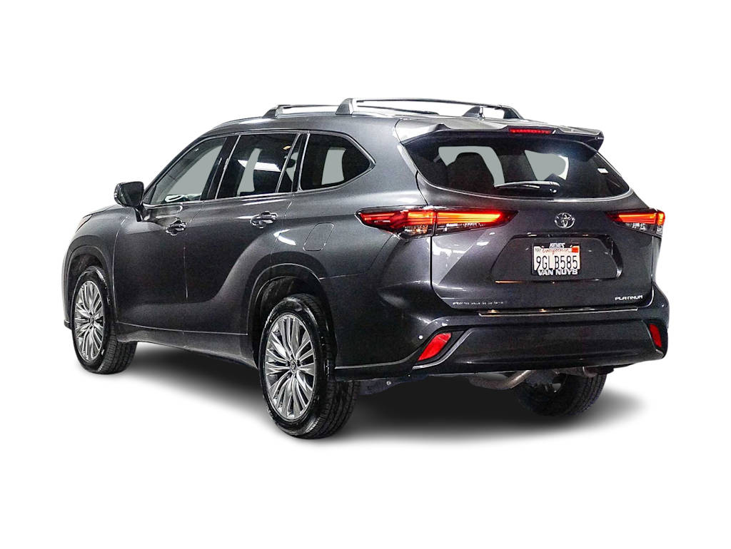 Thumbnail: 2023 Toyota Highlander - 3