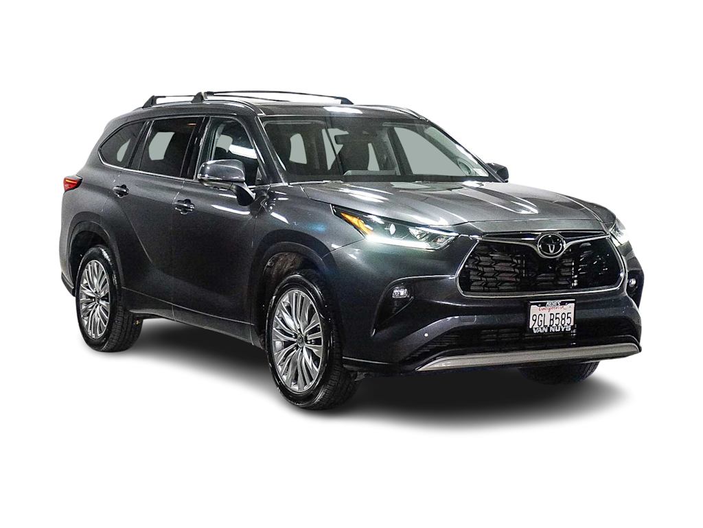Thumbnail: 2023 Toyota Highlander - 21