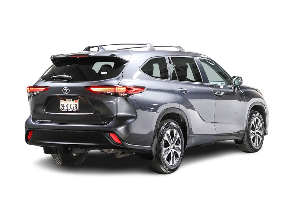 Thumbnail: 2023 Toyota Highlander - 18