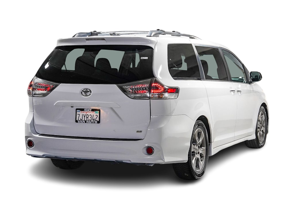 Thumbnail: 2015 Toyota Sienna - 19