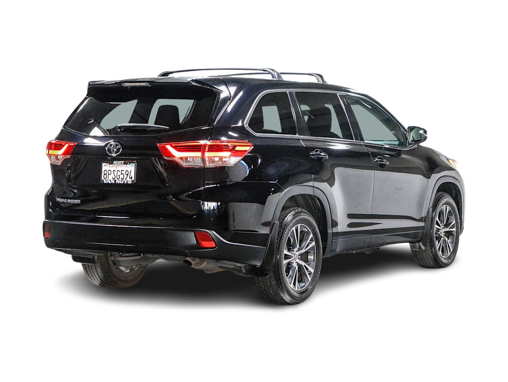 Thumbnail: 2018 Toyota Highlander - 18