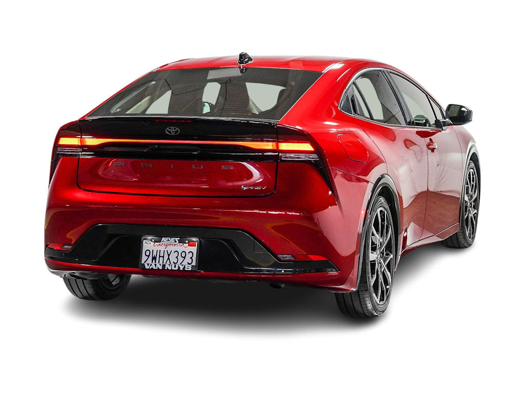 Thumbnail: 2026 Toyota Prius v - 19