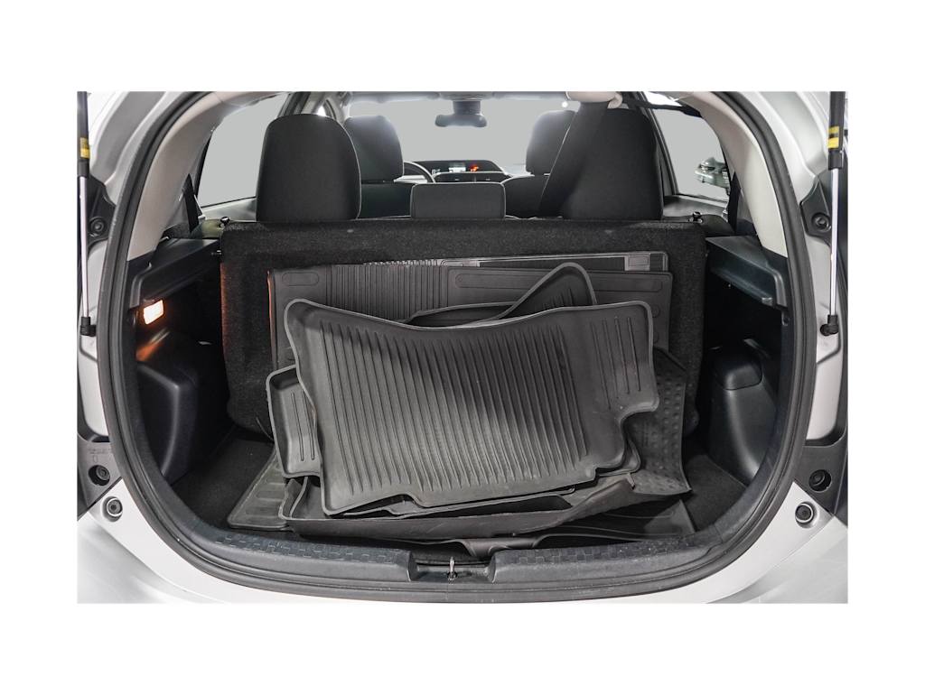 Thumbnail: 2019 Toyota Prius c - 14