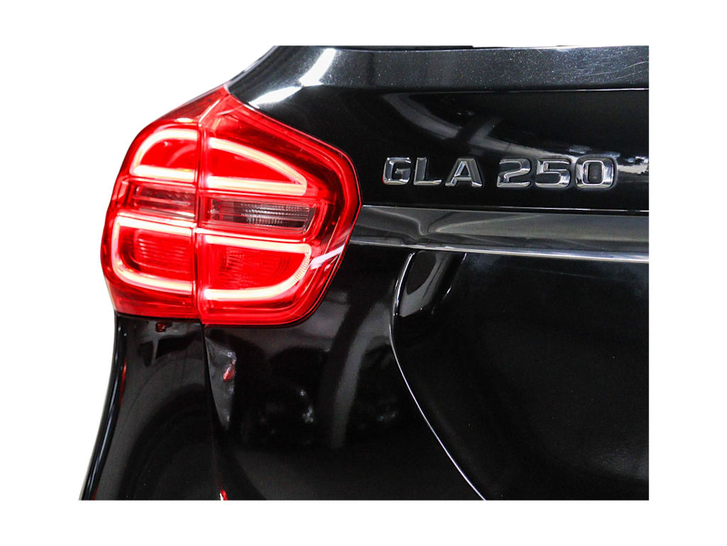 Thumbnail: 2015 Mercedes-Benz GLA - 23