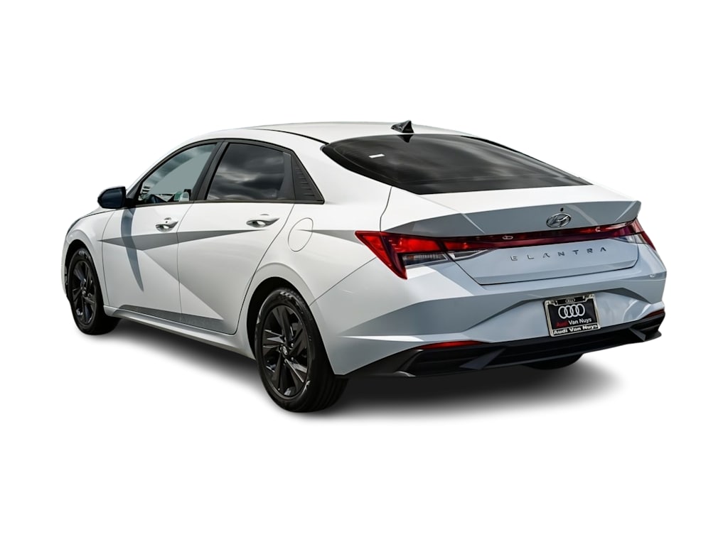 Thumbnail: 2022 Hyundai Elantra - 3