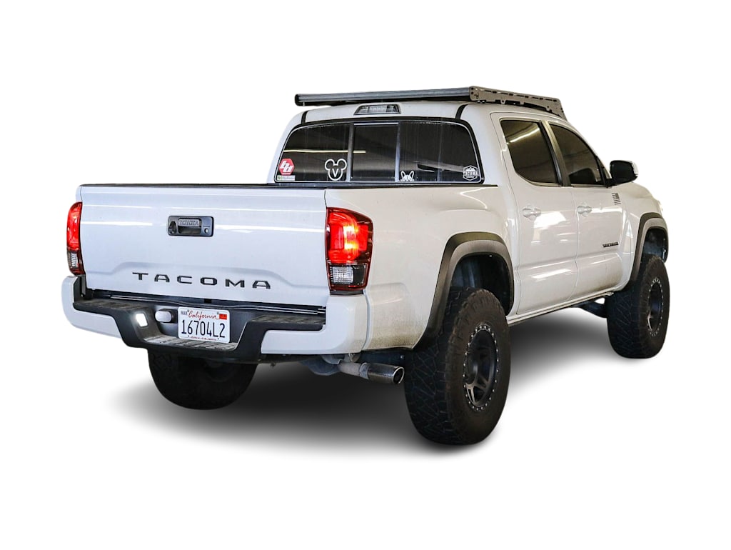 Thumbnail: 2018 Toyota Tacoma - 7