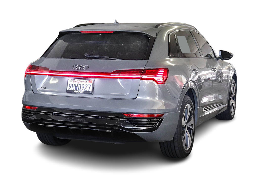 Thumbnail: 2024 Audi Q8 e-tron - 7