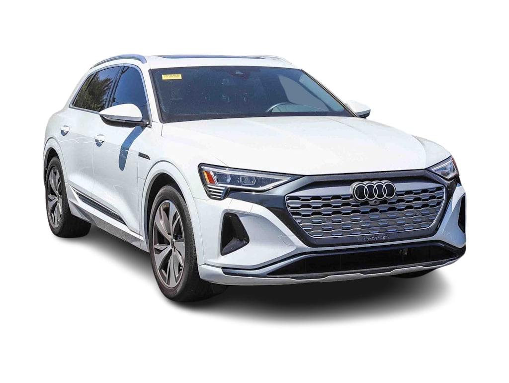Thumbnail: 2024 Audi Q8 e-tron - 8