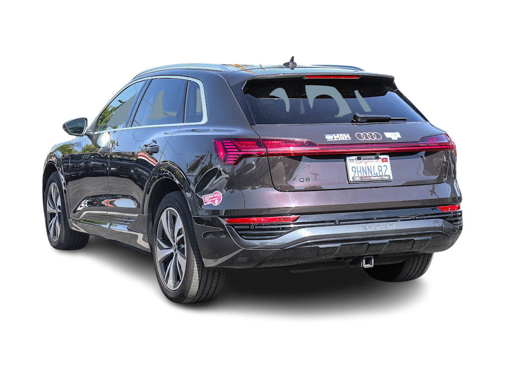 Thumbnail: 2024 Audi Q8 e-tron - 2