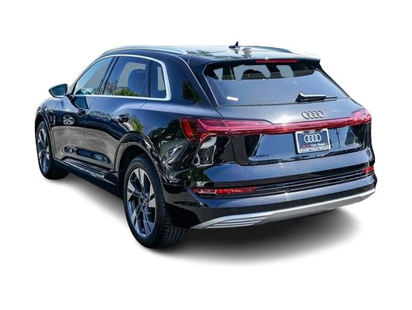 Thumbnail: 2022 Audi e-tron - 17