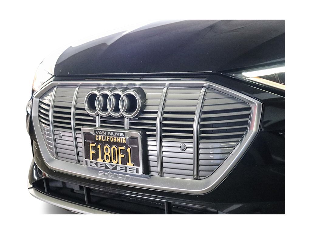 Thumbnail: 2021 Audi e-tron - 10
