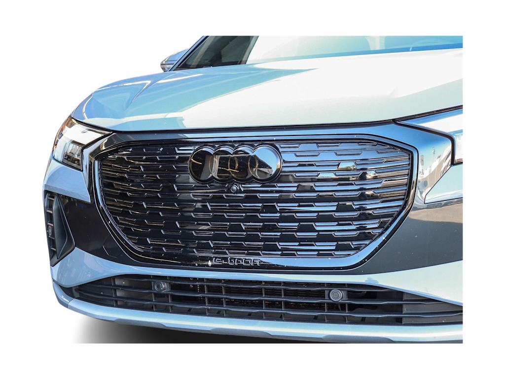 Thumbnail: 2023 Audi Q4 e-tron - 10