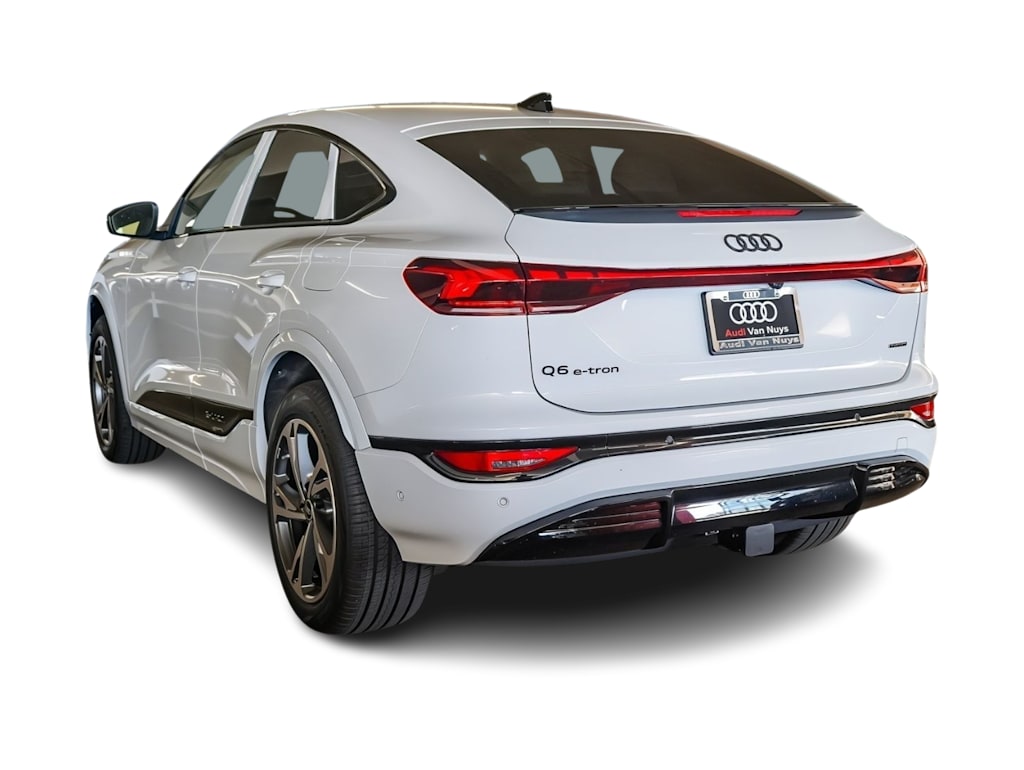 Thumbnail: 2027 Audi Q6 e-tron - 3