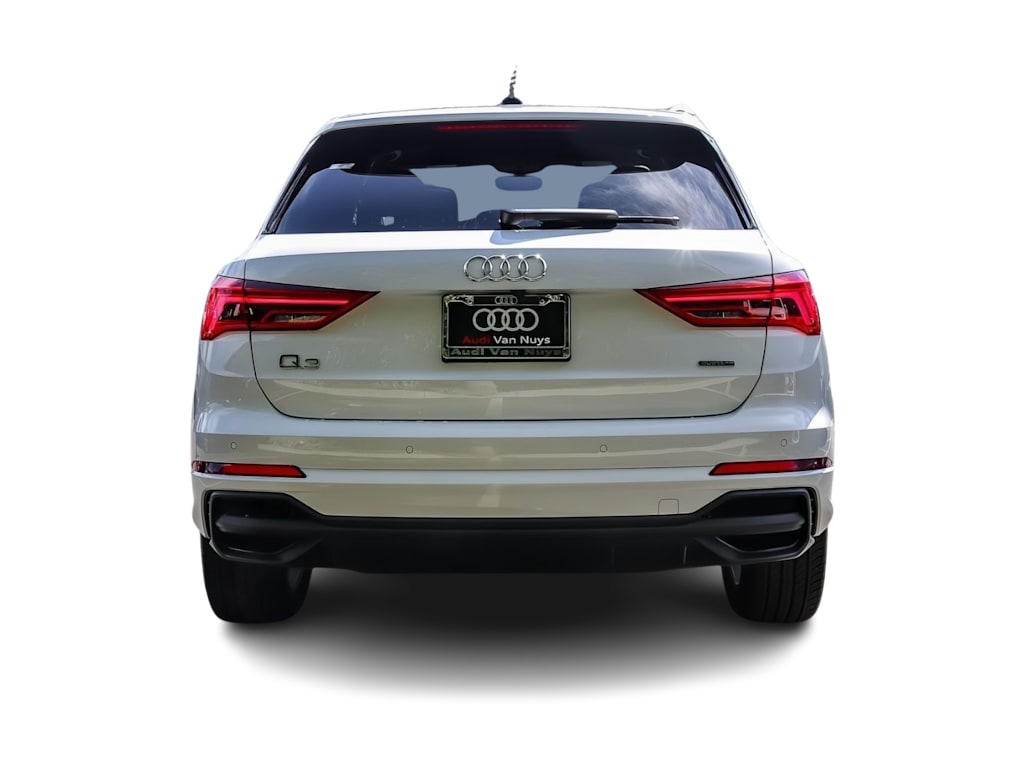 Thumbnail: 2023 Audi Q3 - 4