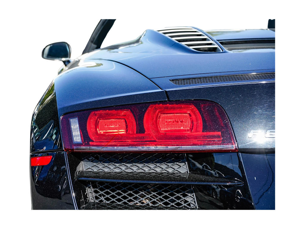 Thumbnail: 2011 Audi R8 - 17