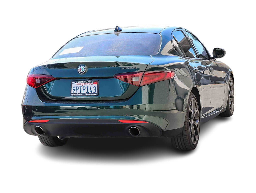 Thumbnail: 2021 Alfa Romeo Giulia - 8