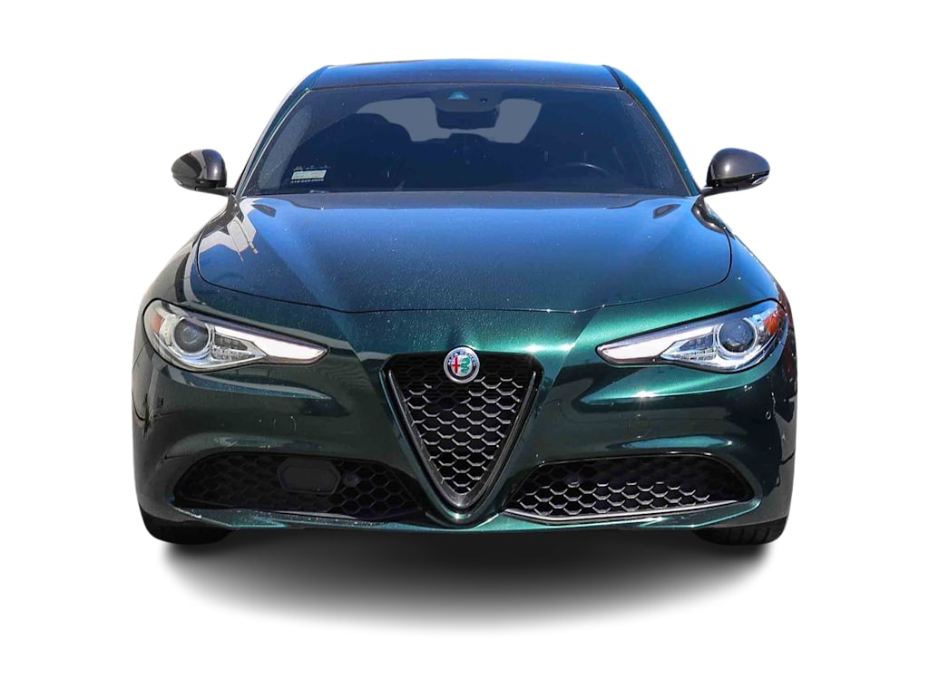 Thumbnail: 2021 Alfa Romeo Giulia - 9
