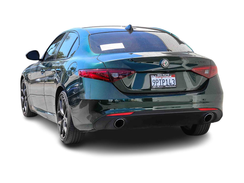 Thumbnail: 2021 Alfa Romeo Giulia - 2