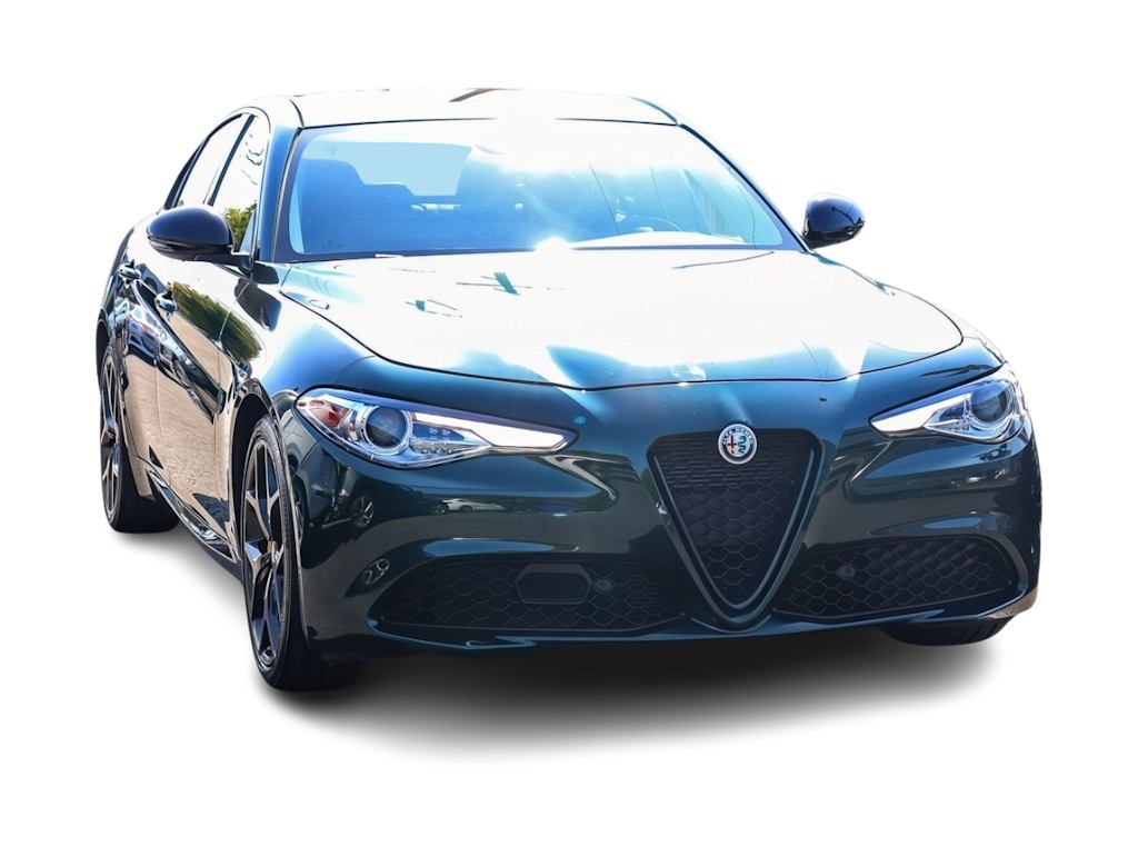 Thumbnail: 2021 Alfa Romeo Giulia - 5