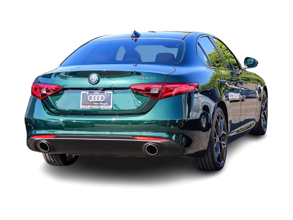 Thumbnail: 2021 Alfa Romeo Giulia - 17